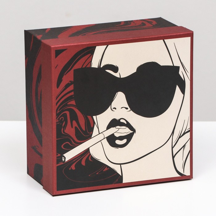 Подарочная коробка "Крутая Леди",квадратная ,19 х 19 х 12 см
Подарочная коробка "Крутая Леди",квадратная ,19 х 19 х 12 см