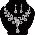 Набор 2 предмета: серьги, колье, цветок, белый в серебре, 45 см - Фото 3