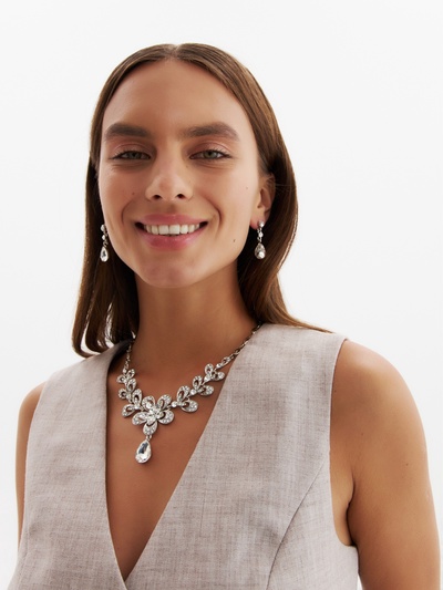 Набор 2 предмета: серьги, колье, цветок, белый в серебре, 45 см