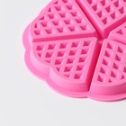 Форма для выпечки Доляна «Вафля. Сердце», силикон, d=18 см, 5 ячеек, розовая - Фото 3