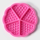 Форма для выпечки Доляна «Вафля. Сердце», силикон, d=18 см, 5 ячеек, розовая - Фото 4