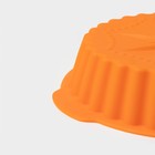 Форма для выпечки Доляна «Рифлёный круг. Звезда», силикон, d=20 см, с ручками, цвет оранжевый - Фото 4