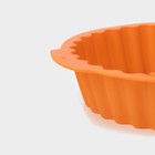 Форма для выпечки Доляна «Рифлёный круг. Звезда», силикон, d=20 см, с ручками, цвет оранжевый - Фото 6