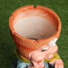 Садовая фигура "Гном с кашпо на голове" 22*18*37см - Фото 3