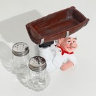 Набор для специй из стекла на подставке «Повар держит корзинки», 3 предмета: солонка 40 мл, перечница 40 мл, подставка, цвет МИКС - Фото 4