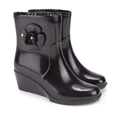 Ботинки женские на танкетке, цвет чёрный, размер 37