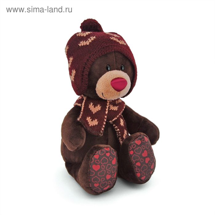 Мягкая игрушка Choco, сидячий, в вязаной шапке с сердечками - Фото 1