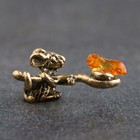 Сувенир кошельковый  "Мышка с полной ложкой", с натуральным янтарём - Фото 1