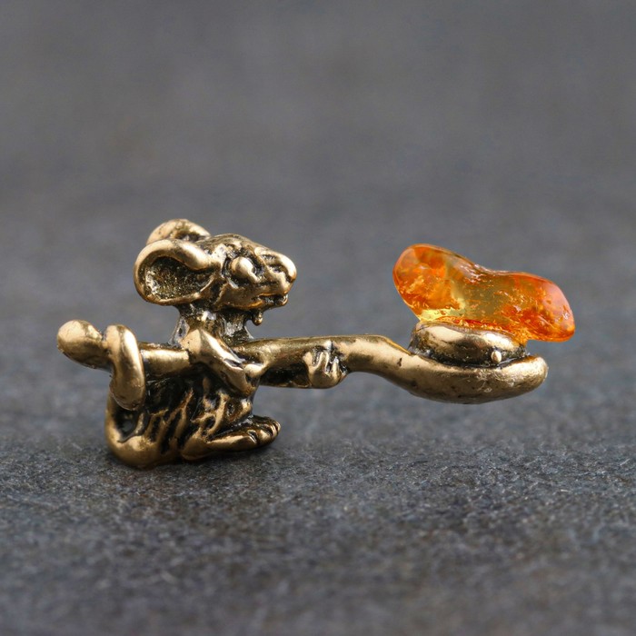 Сувенир кошельковый  "Мышка с полной ложкой", с натуральным янтарём - Фото 1