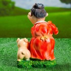Садовая фигура "Бабка с поросенком" красно-желтая, 30х21см - Фото 2