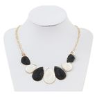 Колье «Капли» цвет чёрно-белый в золоте, 45 см - Фото 1