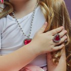 Комплект детский "Выбражулька" 5 предметов: 2 резинки, клипсы, кулон, кольцо, цвет малиновый - фото 9968535