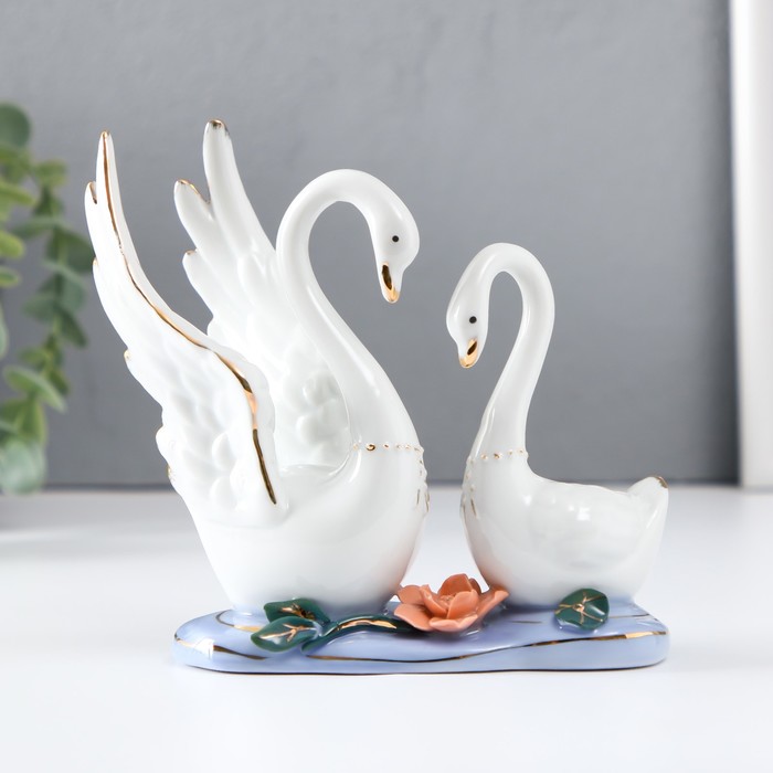 Сувенир керамика "Два лебедя в заводи с лотосом" 13 см - Фото 1