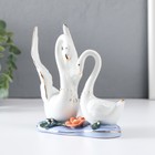Сувенир керамика "Два лебедя в заводи с лотосом" 13 см - фото 9047260
