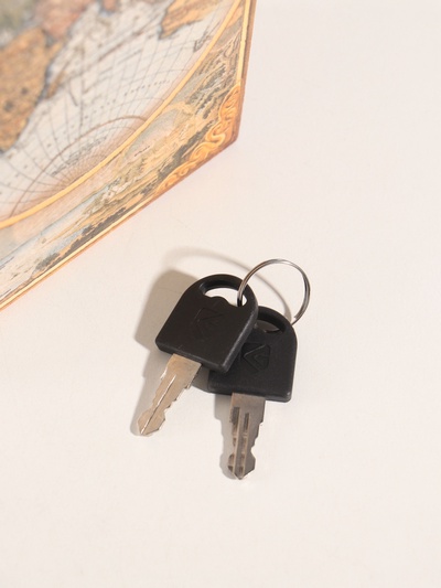 Шкатулка-сейф кожа "Атлас мира" 21х13х5 см