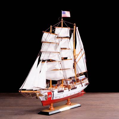 Сувенирная модель корабля «Проводник», 3 мачты, белый борт, чёрная подставка, белые паруса