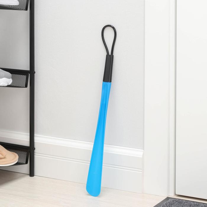 Ложка для обуви Доляна, с петелькой, 47×4.5 см, голубая - Фото 1