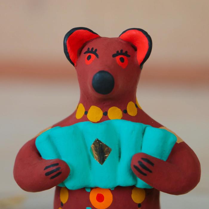 Дымковская игрушка "Медведь с цветком, с петухом, с гармонью", 11 см,  микс - фото 1883260298