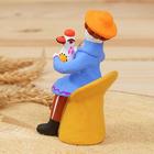 Дымковская игрушка "Мужик сидячий с петухом", 11 см, микс - фото 8778068
