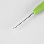 Крючок для вязания, с силиконовой ручкой, d = 2 мм, 14 см, цвет зелёный - Фото 2