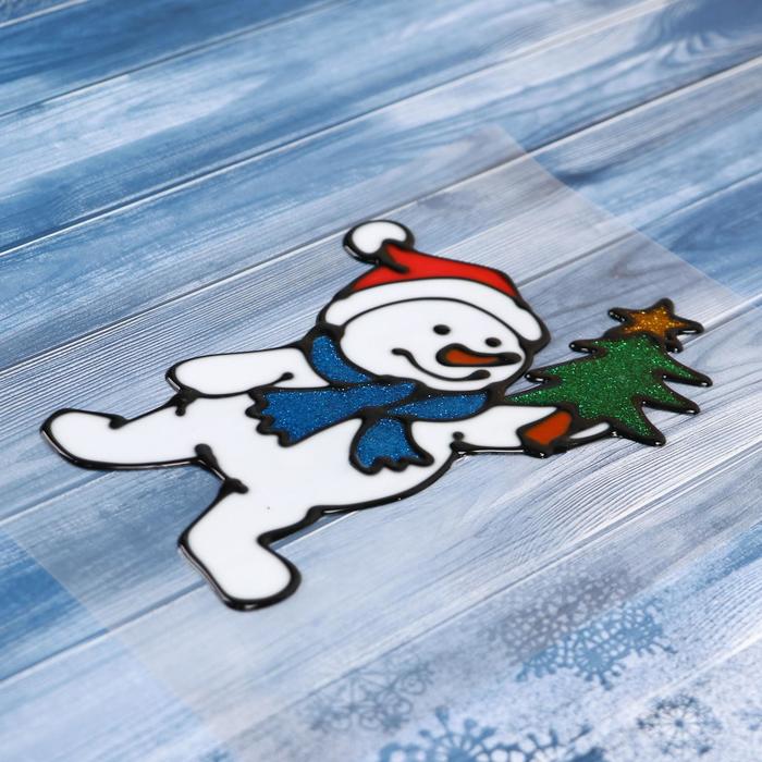 Наклейка на стекло "Снеговик в синем шарфе с ёлкой" 10х15 см - фото 1913492530