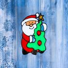 Наклейка на стекло "Дед Мороз с ёлкой" 9х14 см - фото 3620811