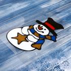 Наклейка на стекло "Снеговик в полосатом шарфе со звездой" 9,5х15 см - Фото 2