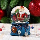 Сувенир полистоун водяной шар в форме мешка "Дед Мороз с мешком подарков" 7х5х5 см - Фото 1