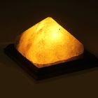 Соляная лампа "Пирамида энергетическая", цельный кристалл, 16,5 х 16,5 х 15,5 см, 1-2 кг - Фото 1