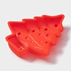 Форма для выпечки новогодняя Доляна «Ёлочка с гирляндой», силикон, 18×14.5×3.5 см, красная - Фото 3