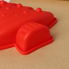 Форма для выпечки Доляна «Ёлочка с гирляндой», силикон, 18×14,5×3,5 см, цвет красный - фото 4560348