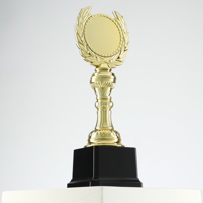Кубок 068, наградная фигура, золото, подставка пластик, 23.5×8×7.5 см
