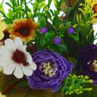 цветочная композиция в коробке со шнурком ромашки, розы 18*9*9 см - Фото 2