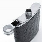 Подарочный набор 4 в 1 «Черный крокодил», 17×18 см, фляжка 180 мл, воронка, 2 рюмки, металл, экокожа - Фото 4