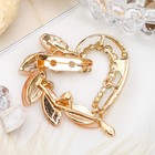 Брошь «Сердце» в лепестках, цвет бело-персиковый в золоте - Фото 3