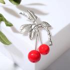 Брошь «Вишня» с листиками, подвижная, цвет красный в матовом серебре - Фото 1