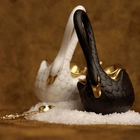 Солонка с ложечкой "Лебедь", черная, 13 × 8 × 13 см - Фото 3
