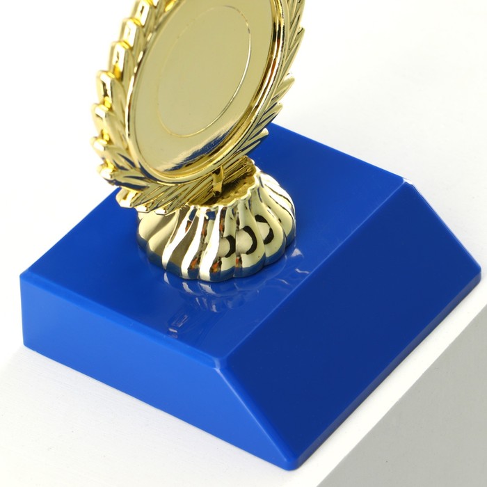 Кубок 057, наградная фигура, золото, подставка пластик, 14 х 6,5 х 6,3 см. - фото 1908286450