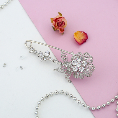 Булавка «Цветок» ажурная композиция, 8 см, цвет белый в серебре