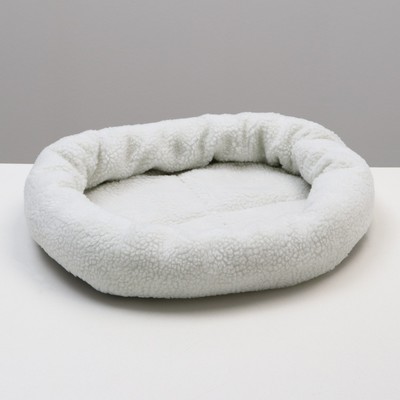 Лежанка меховая "Уют", 50 х 42 х 11 см, молочный