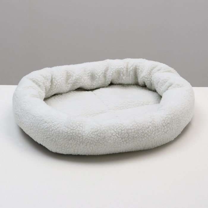 Лежанка меховая "Уют", 50 х 42 х 11 см, молочный - Фото 1