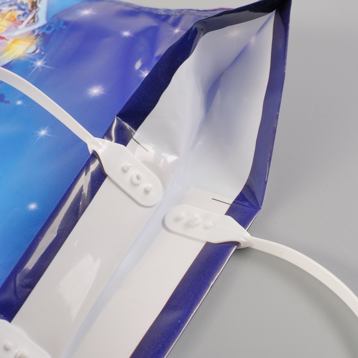 Пакет "Первый снег", полиэтиленовый с пластиковой ручкой, 38 х 35 см, 90 мкм 1793228