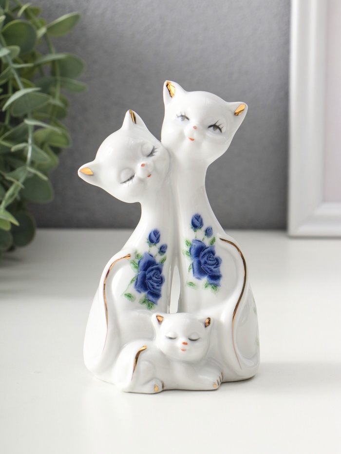 Фигурка керамика «Две кошки с котёнком», 13×8 см - Фото 1