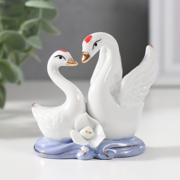 Фигурка керамика под фарфор «2 лебедя», 8×7 см - Фото 1
