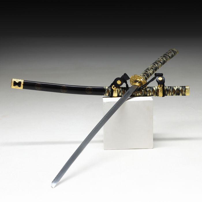 Сувенирное оружие «Катана», чёрные ножны, золотистая обмотка, 102 см - Фото 1