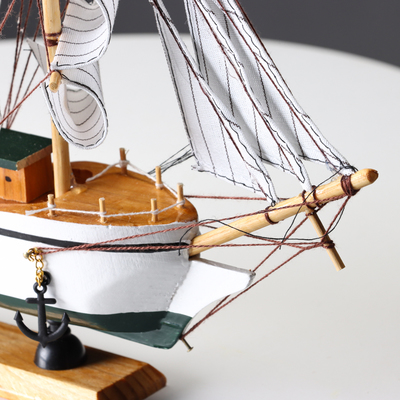 Корабль сувенирный средний «Мортан», борта белые, 33х31х5 см