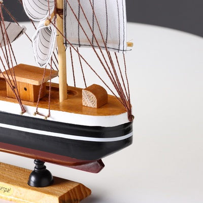 Корабль сувенирный средний «Пилад», борта тёмные, 33х31х5 см