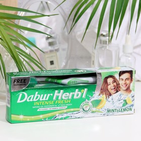 Набор Dabur Herb'l: гель зубной освежающий с мятой и лимоном, 150 г + зубная щётка