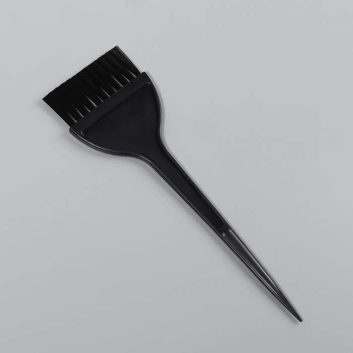 Кисть для окрашивания волос, широкая, 21 х 6 см, цвет чёрный - фото 1886140325