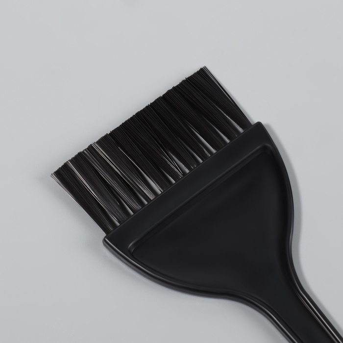 Кисть для окрашивания волос, широкая, 21 х 6 см, цвет чёрный - фото 1906758753